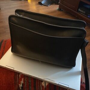 Rare VTG Coach New York City, USA Swagger Handbag